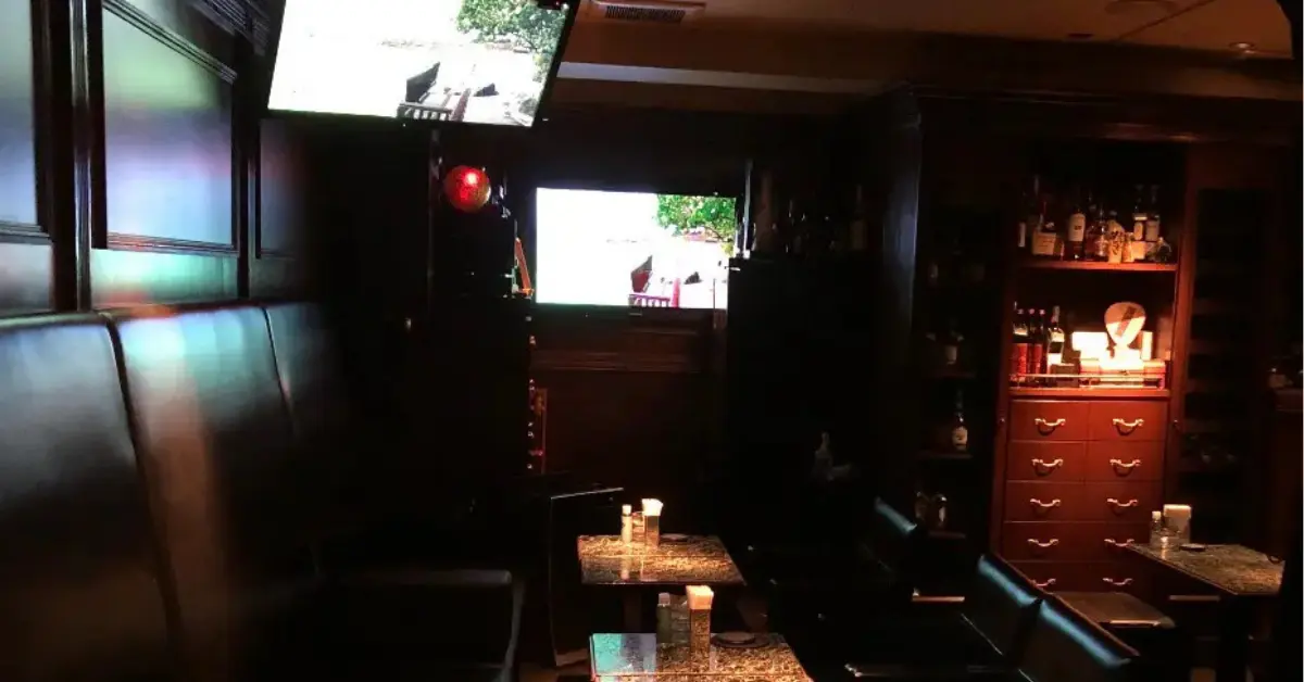 銀座アル（Art）のメインフロアを撮影した店内内装