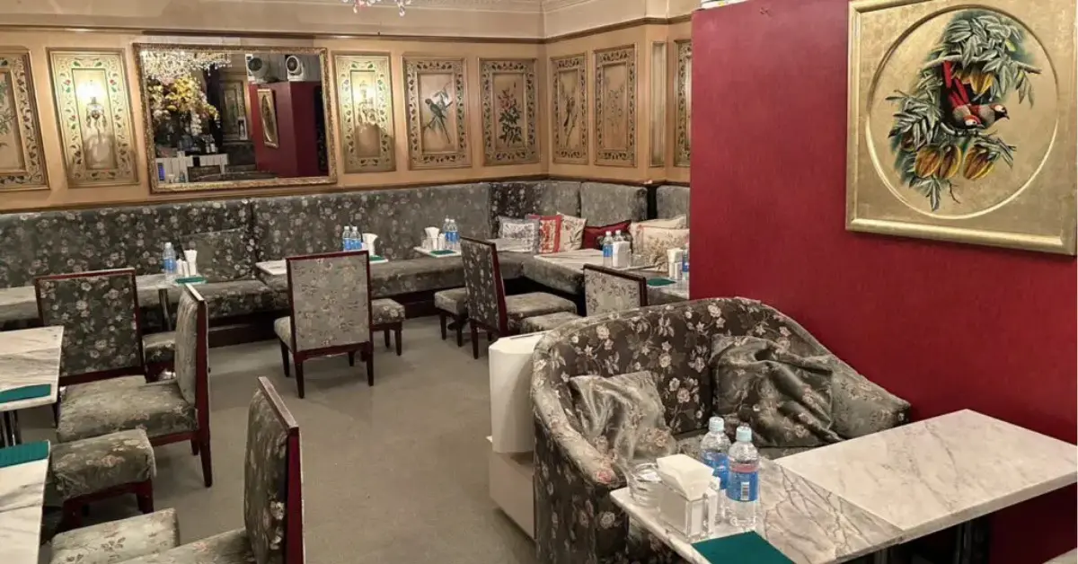 銀座アシダ（あし田）のメインフロアを撮影した店内内装