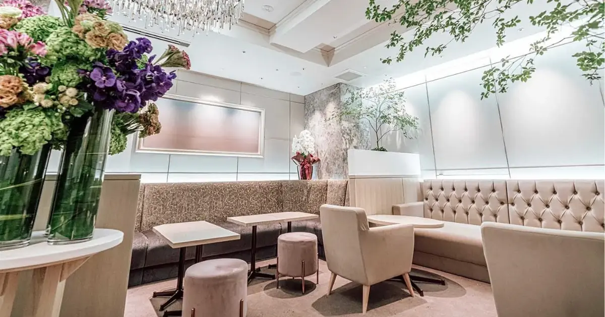 銀座ブレアドゥー（Blair deux）のメインフロアを撮影した店内内装