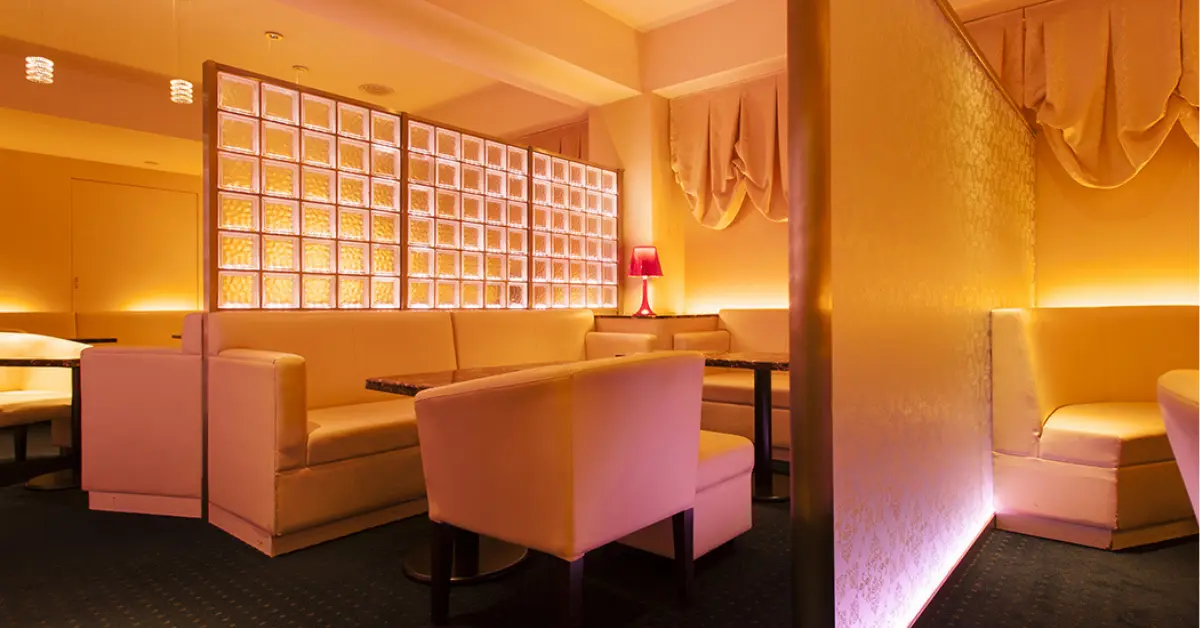 銀座チェリーパール（Cherry Pearl）のメインフロアを通路側から撮影した店内内装