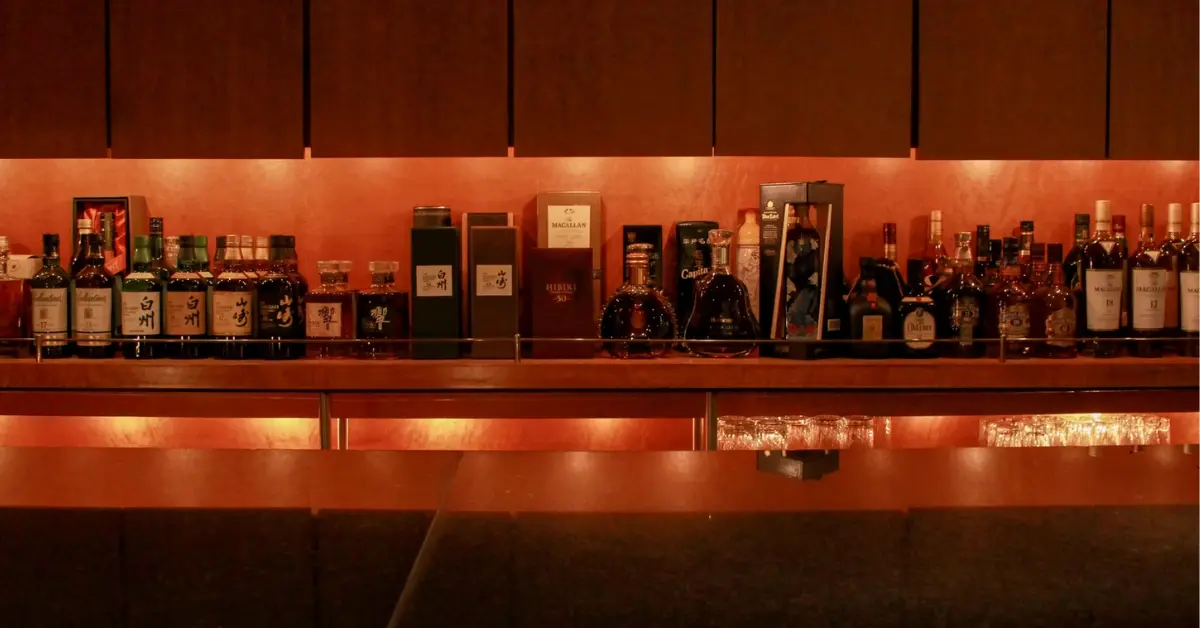 銀座クラブクラブ（club club）のカウンターを撮影した店内内装