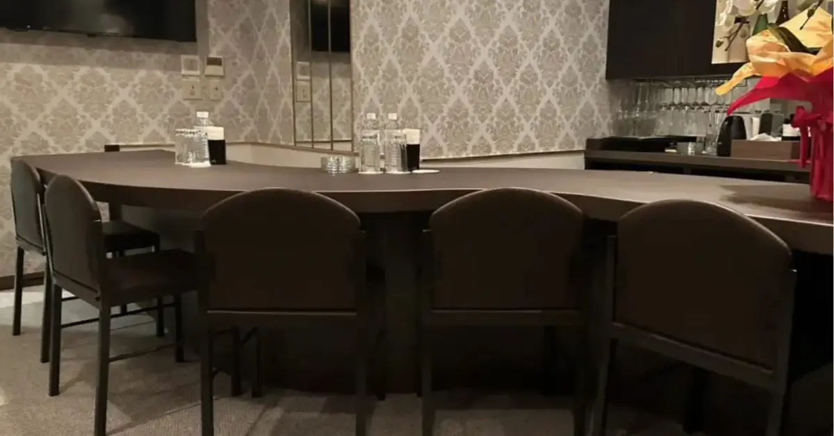 銀座クラブエン（Club en）のカウンターを撮影した店内内装