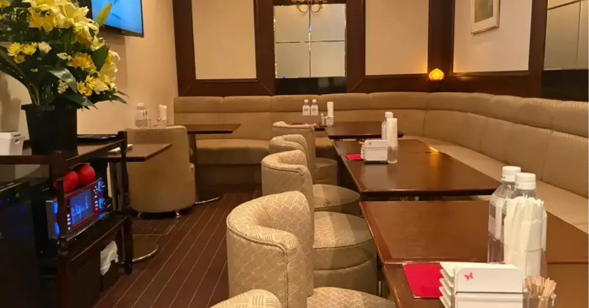 銀座アン（Club UN）のメインフロアを撮影した店内内装