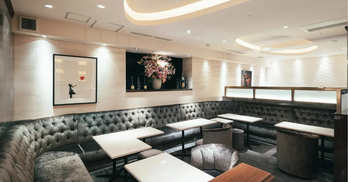 銀座ダミエ（Demier）のメインフロアを撮影した店内内装