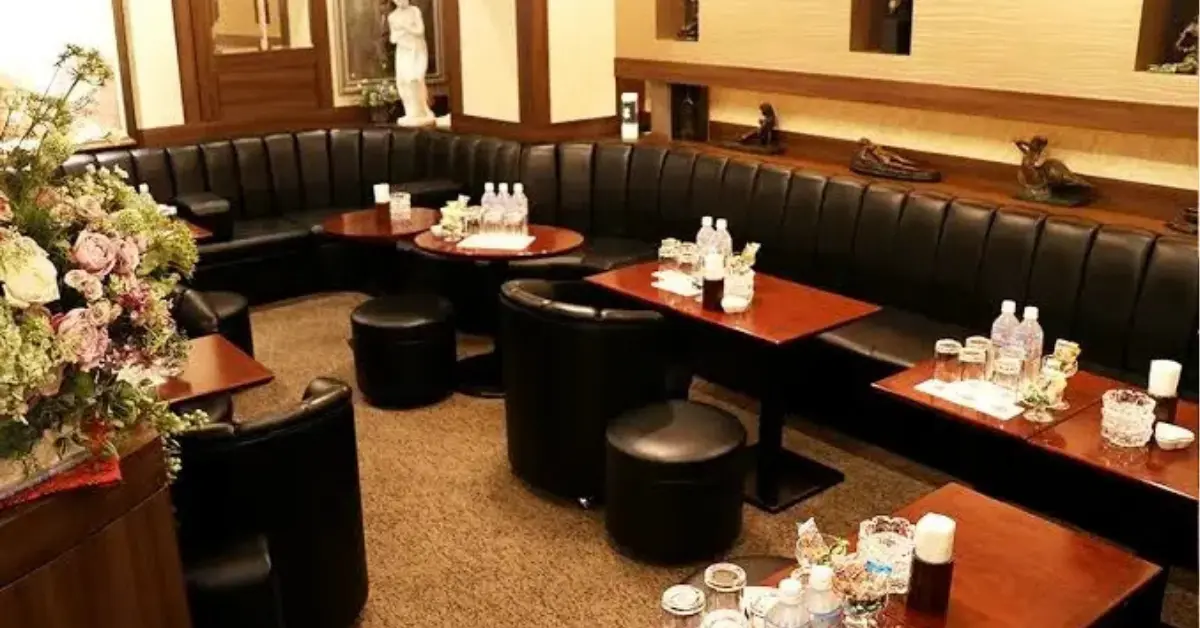 銀座フジイ（藤井）のメインフロアを撮影した店内内装