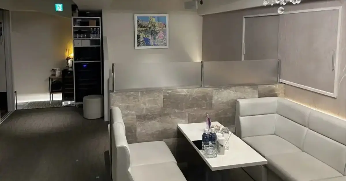 銀座フクロウ（梟）のメインフロアを撮影した店内内装