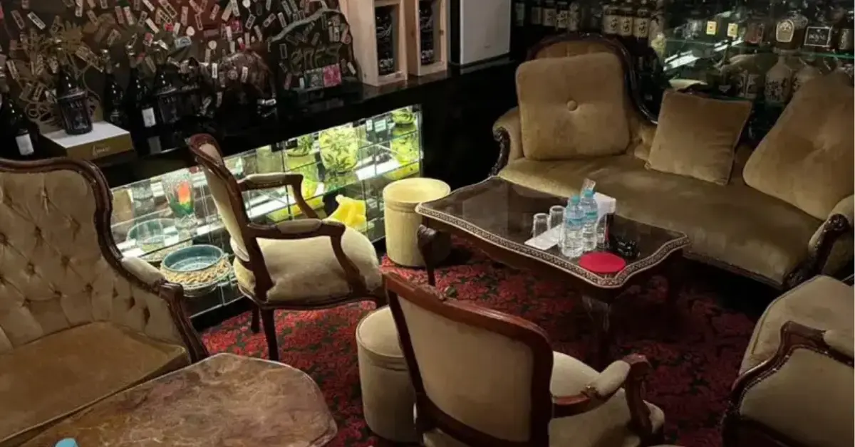 銀座グレ（CLUB GRES）のメインフロアを撮影した店内内装