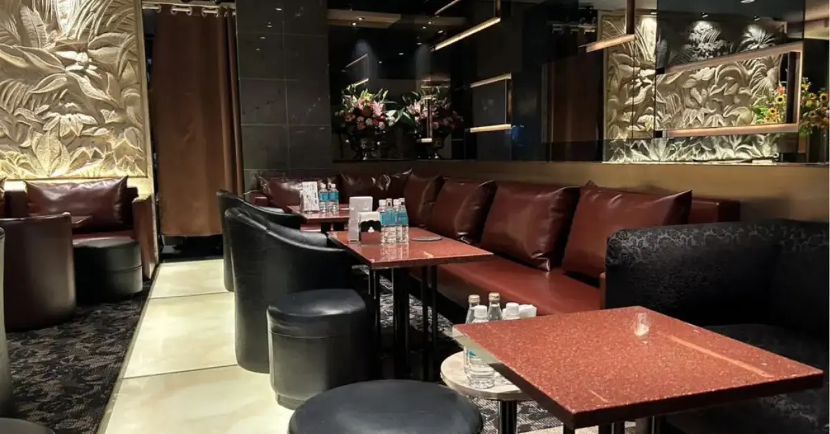 銀座ル・ジャルダン2（LeJardin Ⅱ）のメインフロアを通路側から撮影した店内内装