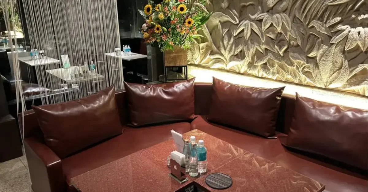 銀座ル・ジャルダン2（LeJardin Ⅱ）のメインフロアをテーブル側から撮影した店内内装