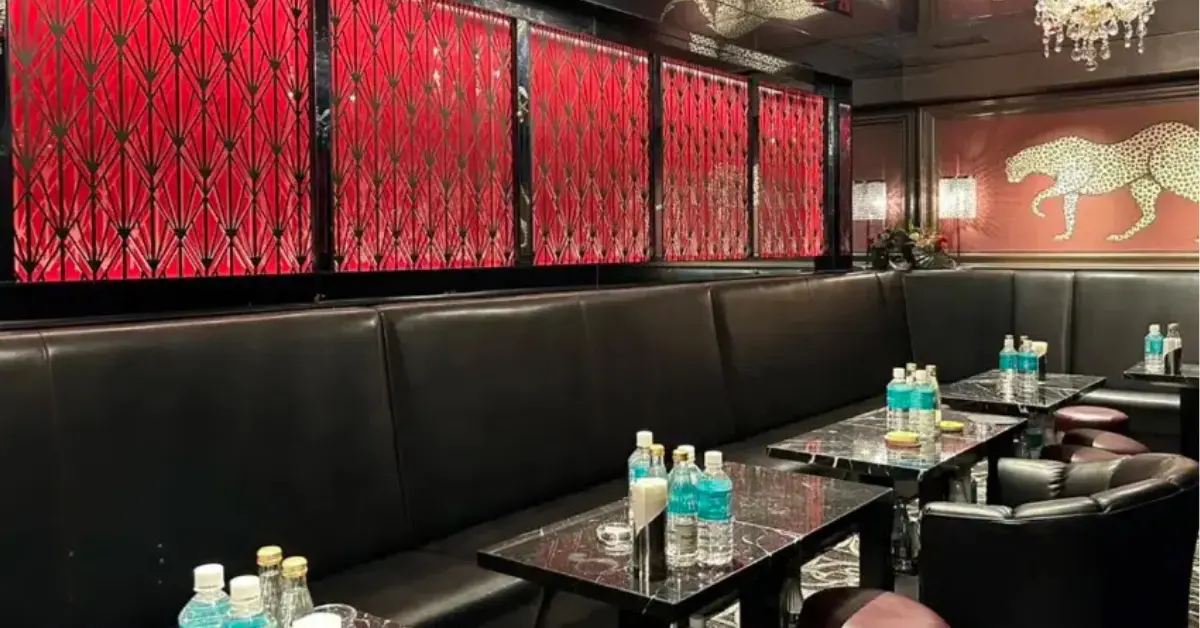 銀座ル・ジャルダン3（LeJardinⅢ）のメインフロアをソファ側から撮影した店内内装