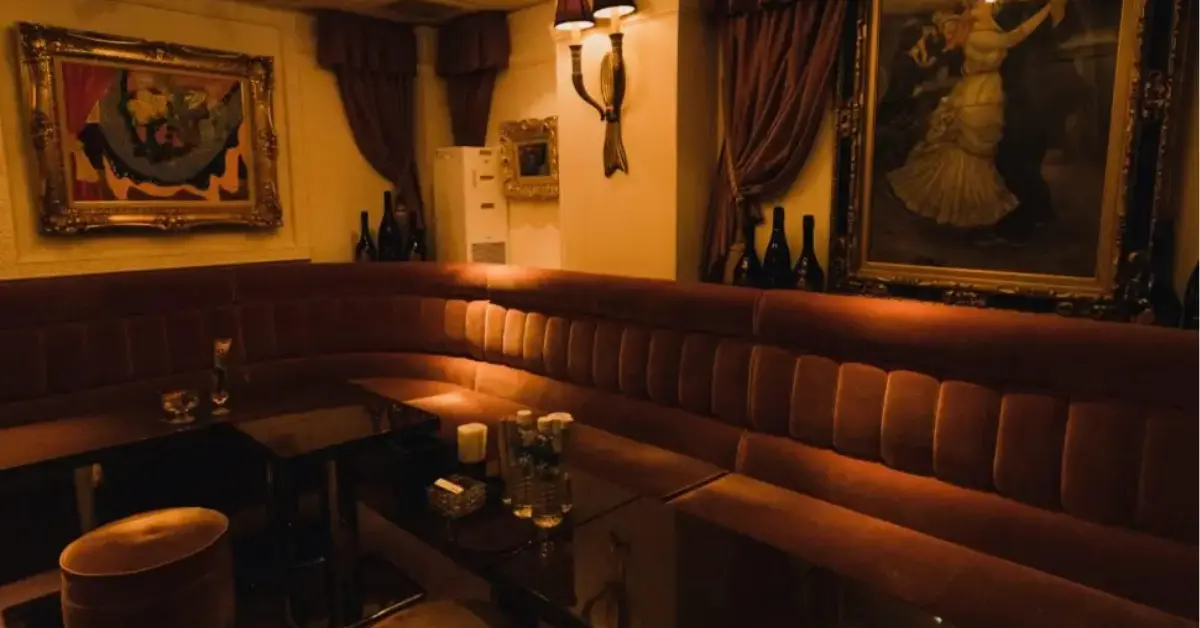 銀座ミズカミ（水上）のメインフロアを撮影した店内内装