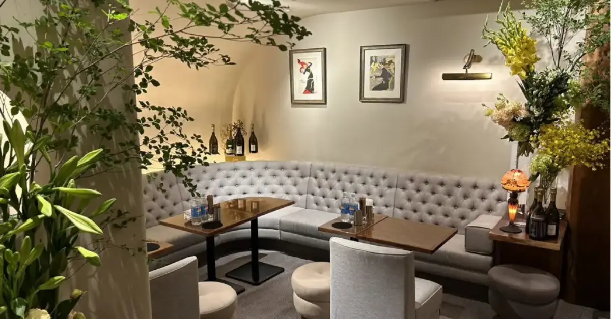 銀座モネ（MoNe＋）のメインフロアを撮影した店内内装