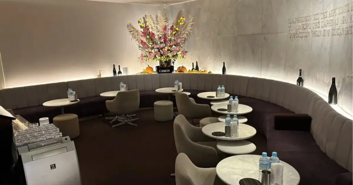 銀座ニューパルテノン（NEW PARTHENON）のメインフロアを撮影した店内内装