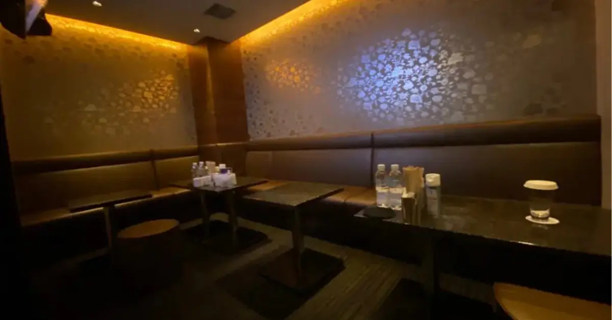 銀座ワン（one）のメインフロアを撮影した店内内装