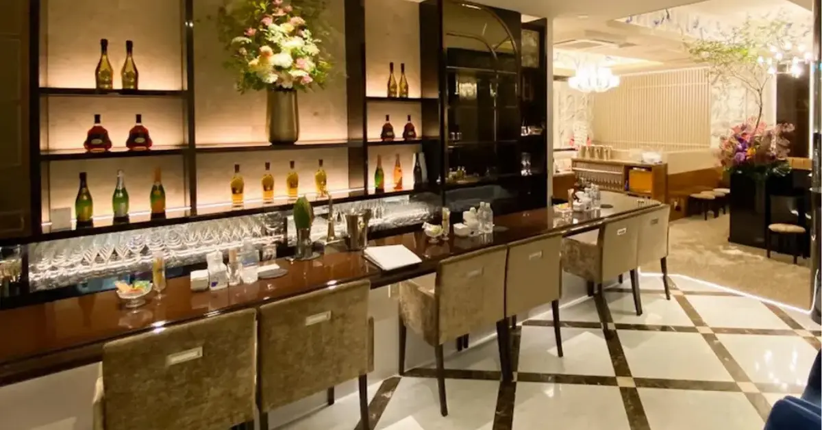 銀座レイカ（Reika）のカウンターを撮影した店内内装