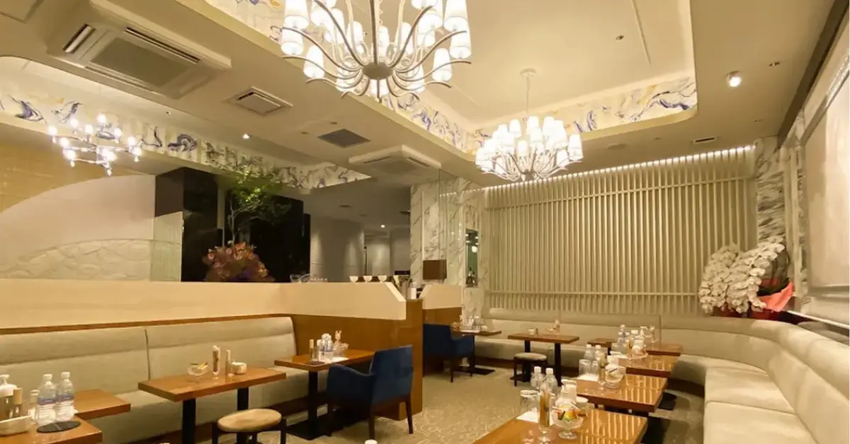 銀座レイカ（Reika）のメインフロアを撮影した店内内装