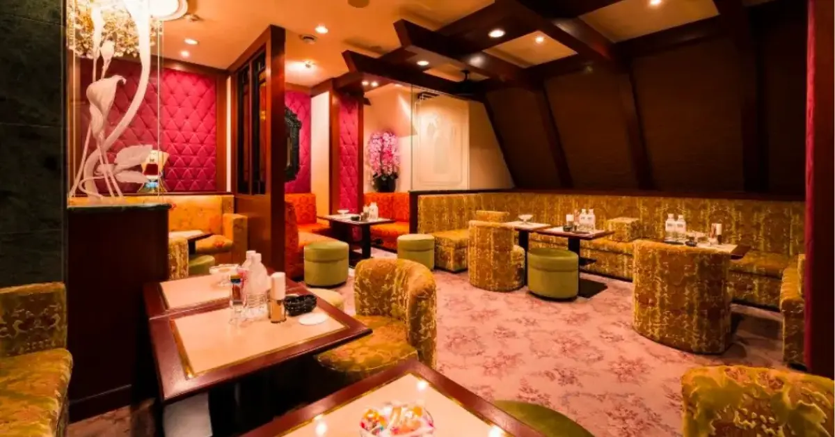 銀座リキュウ（利久）のメインフロアを撮影した店内内装