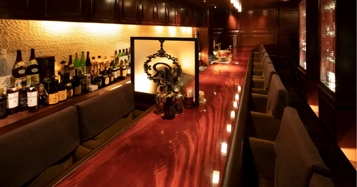 銀座ランデル（RUNDELL）のカウンターを撮影した店内内装