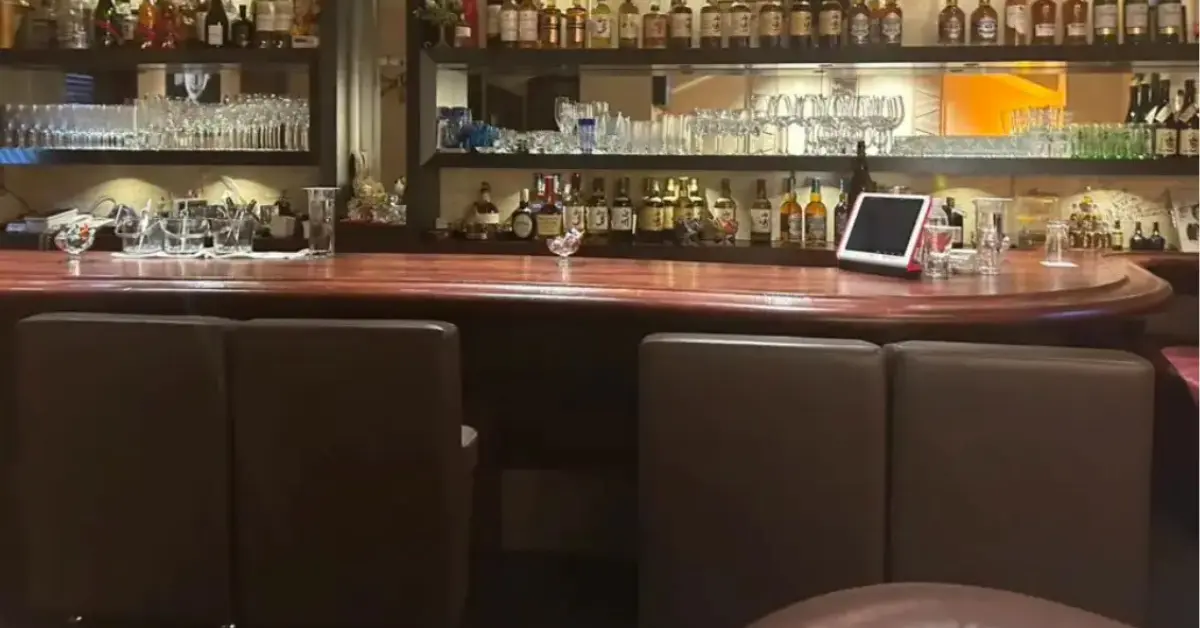 銀座サクラコ（櫻子）のカウンターを撮影した店内内装