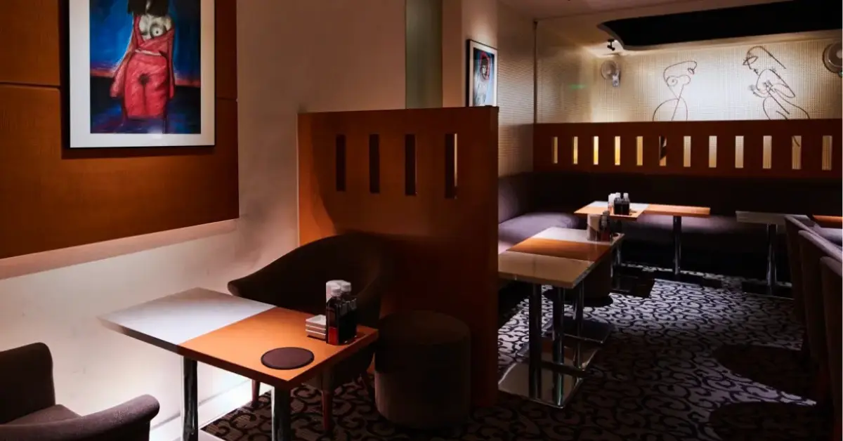 銀座サロン（Salon）のメインフロアを撮影した店内内装