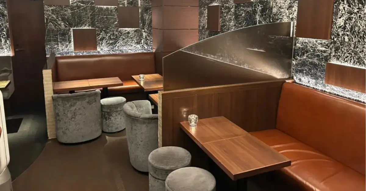 銀座ササキ（笹木）のメインフロアを撮影した店内内装