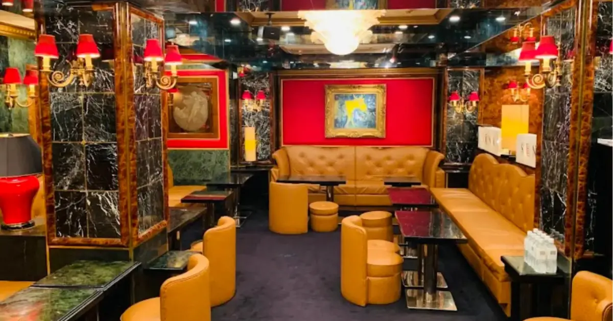 銀座セナ（SENA）のメインフロアを通路側から撮影した店内内装