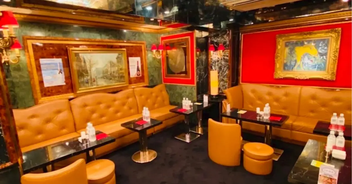 銀座セナ（SENA）のメインフロアを撮影した店内内装