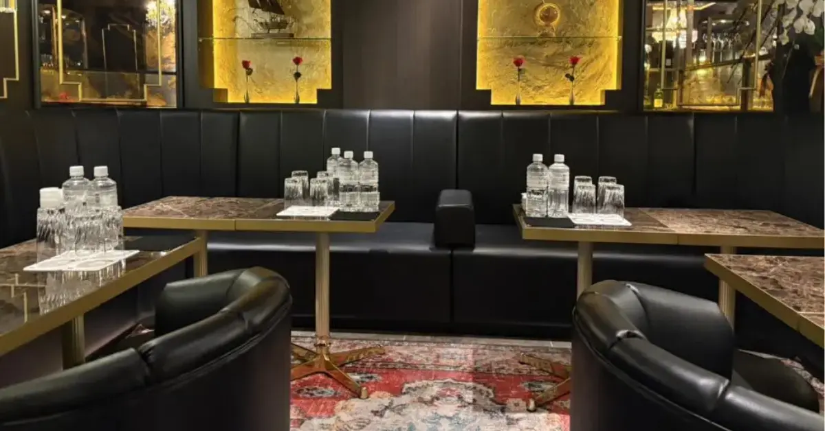 銀座スバル（昴）のメインフロアを撮影した店内内装