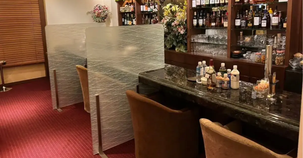 銀座スズネ（紗々寧）のカウンターを撮影した店内内装