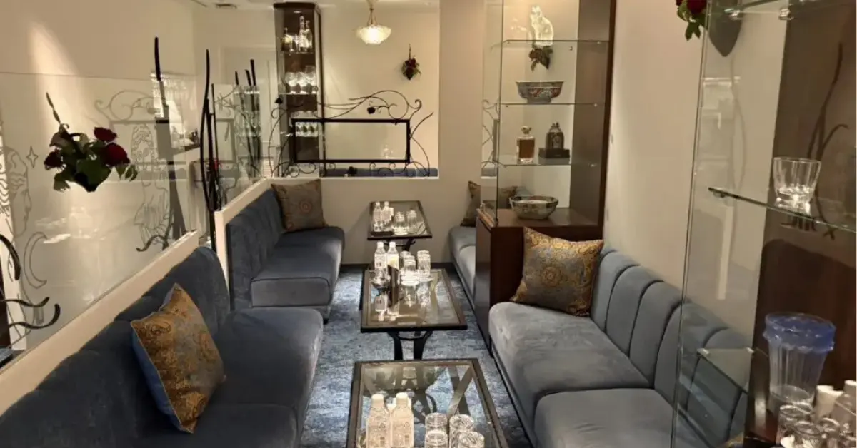 銀座テアランデル（THEA RUNDELL）のメインフロアを撮影した店内内装