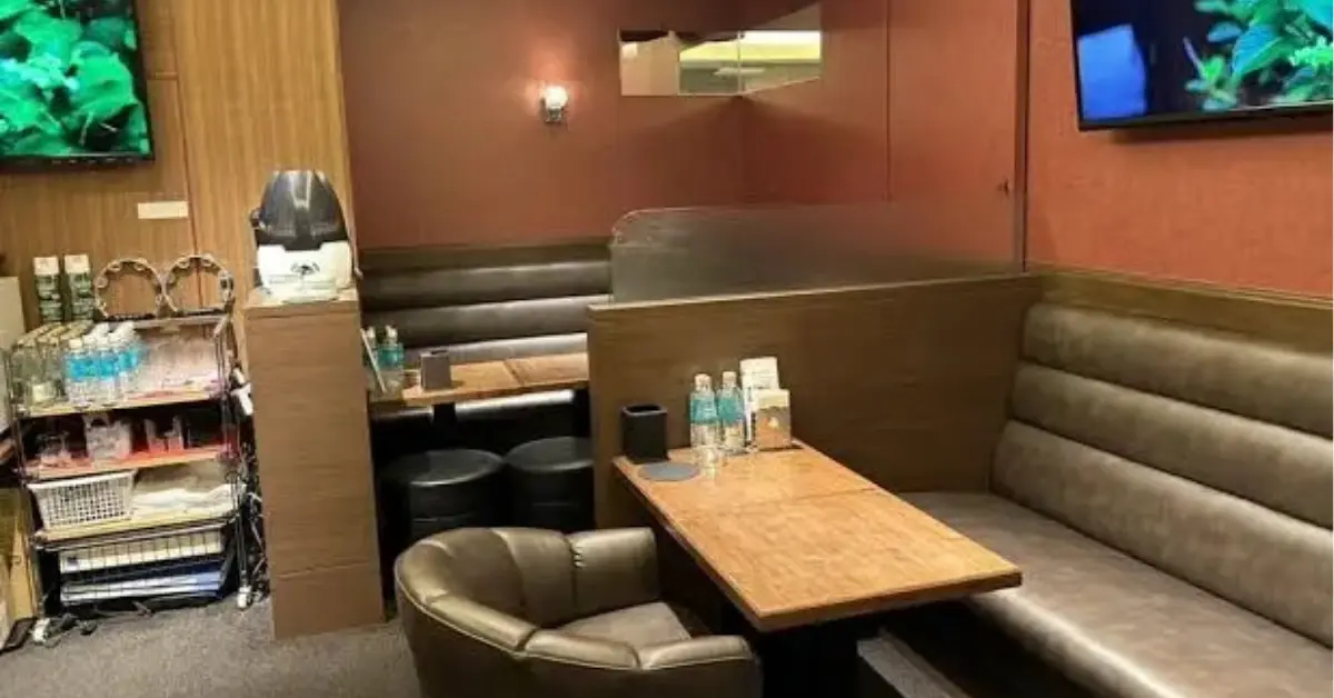 銀座ツキノニワ（月の庭）のメインフロアを撮影した店内内装