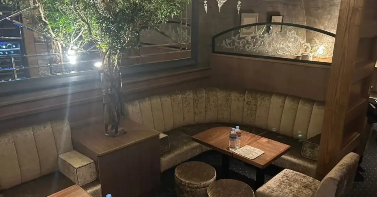 銀座ヴィダ（Vida）のメインフロアを通路側から撮影した店内内装