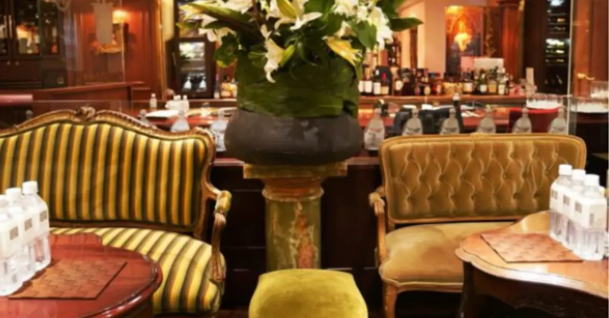 銀座ユズリハ（楪）のメインフロアを撮影した店内内装