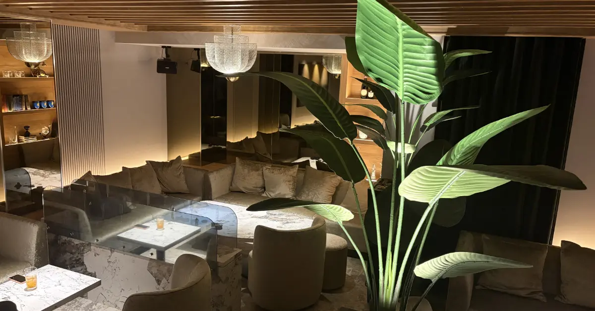 ｛六本木703（ナナマルサン）｝のメインフロアを撮影した店内内装