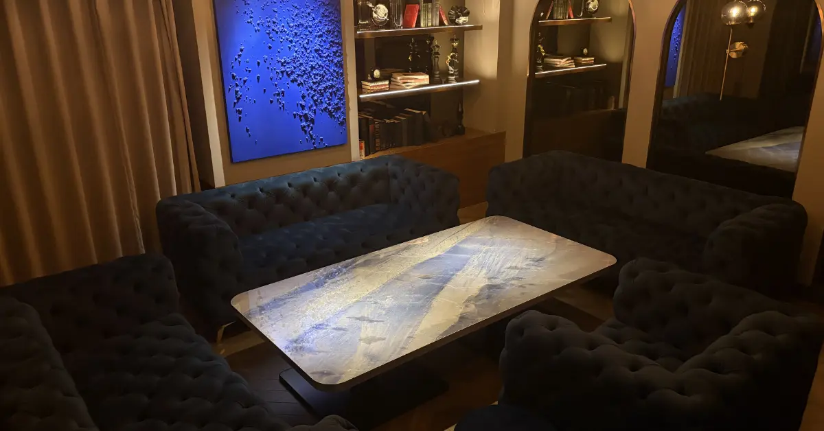 ｛六本木703（ナナマルサン）｝の個室VIPルームを撮影した店内内装