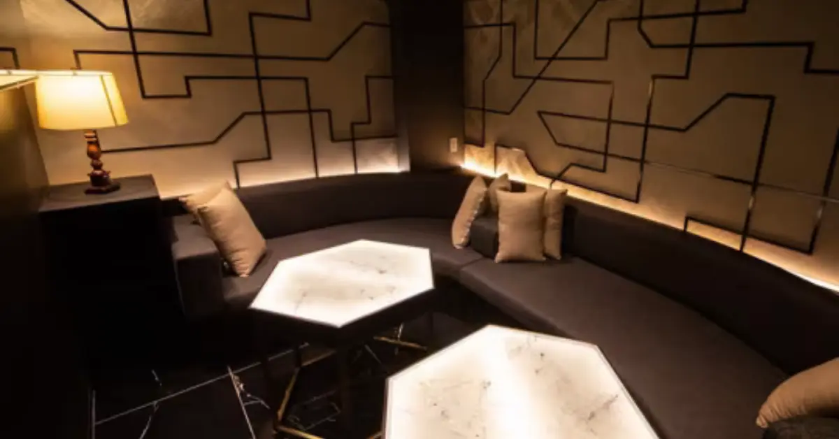新橋ラウンジロイヤル（LOUNGE ROYAL）のVIPルームを撮影した店内内装