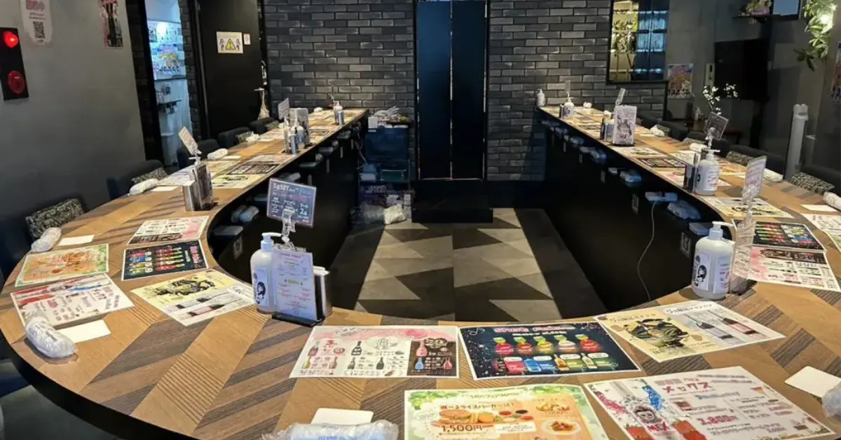 秋葉原 ニジゲンカノジョ (二次元カノジョ)のカウンターを撮影した店内内装