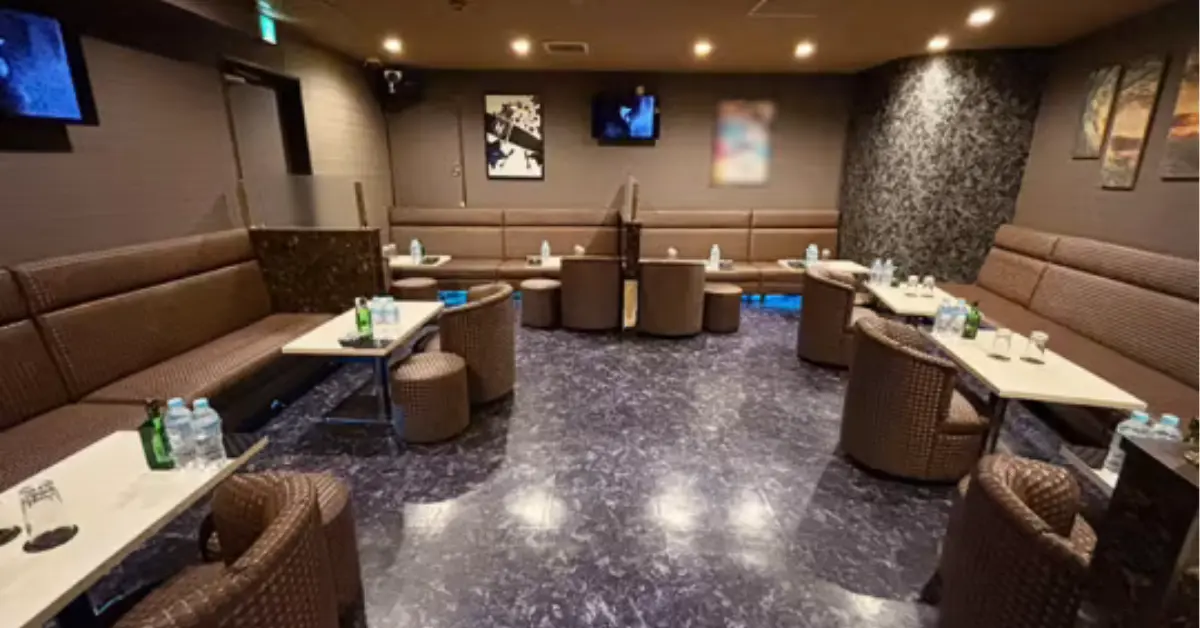 ｛千葉 ノヴァ（club Nova）｝のメインフロアを撮影した店内内装