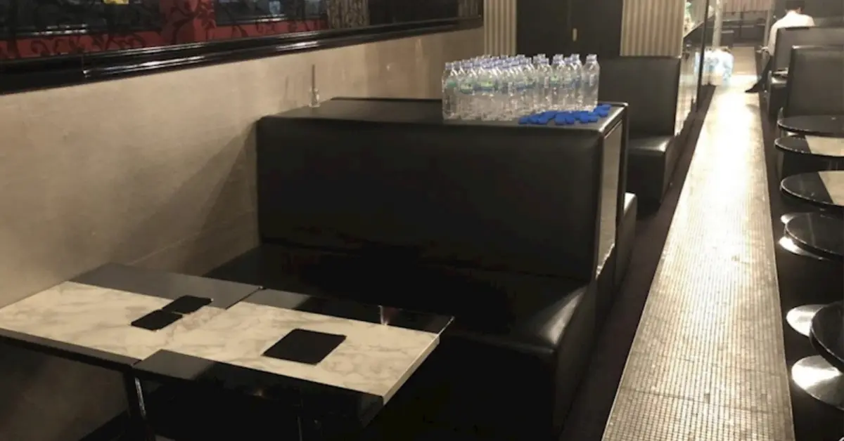 錦糸町 カポネ （CLUB CAPONE）のメインフロアを通路側から撮影した店内内装