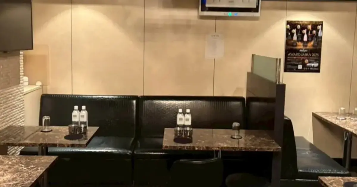 恵比寿 リンク （Club LINK）のメインフロアを通路側から撮影した店内内装