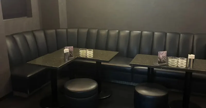 銀座エイト(BAR LOUNGE 8)のメインフロアを撮影した店内内装