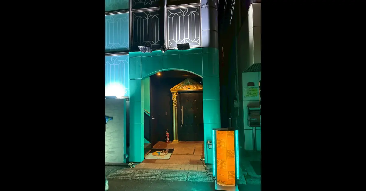 勝田台ブセナラウンジ（BUSENA LOUNGE）の玄関を撮影した店内内装