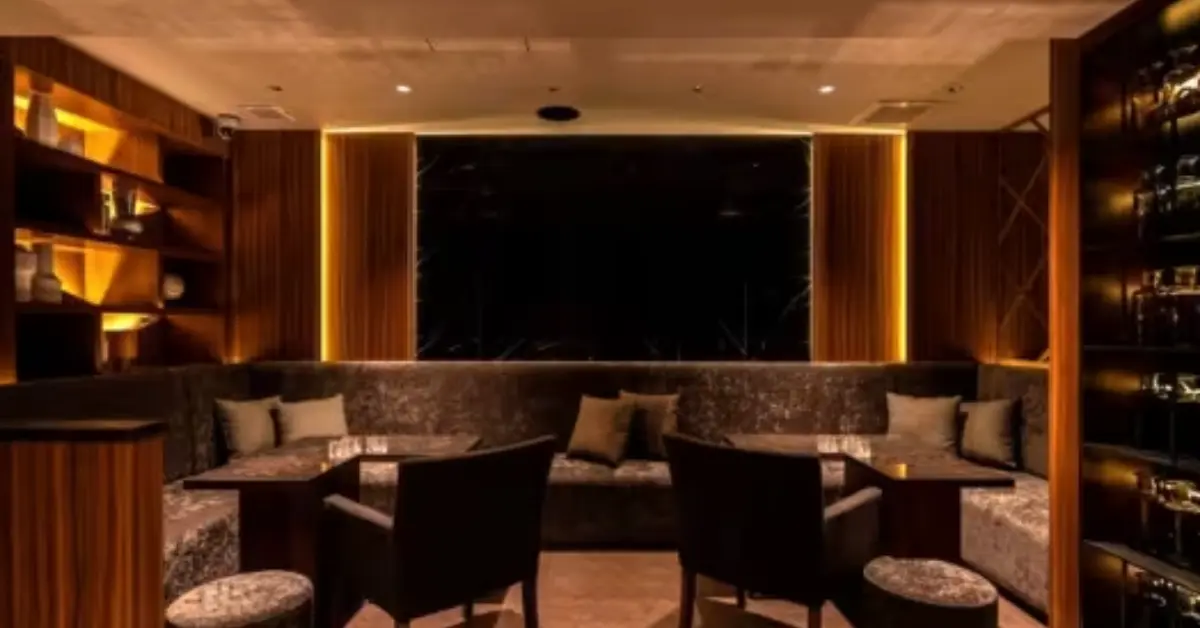 上野ラウンジクラス（Lounge CLASS）のメインフロアを撮影した店内内装