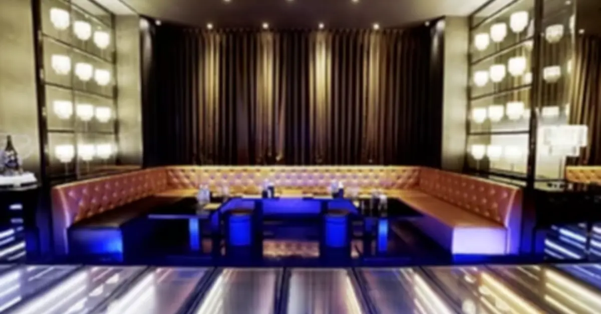 上野ミント(LUXURY CLUB MINT)のメインフロアを通路側から撮影した店内内装