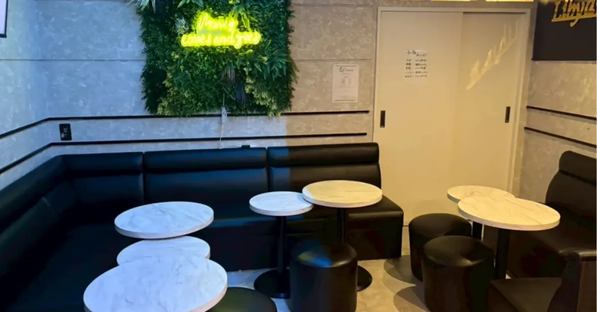 上野リビアン（Bar Lounge Libyan）のメインフロアを撮影した店内内装