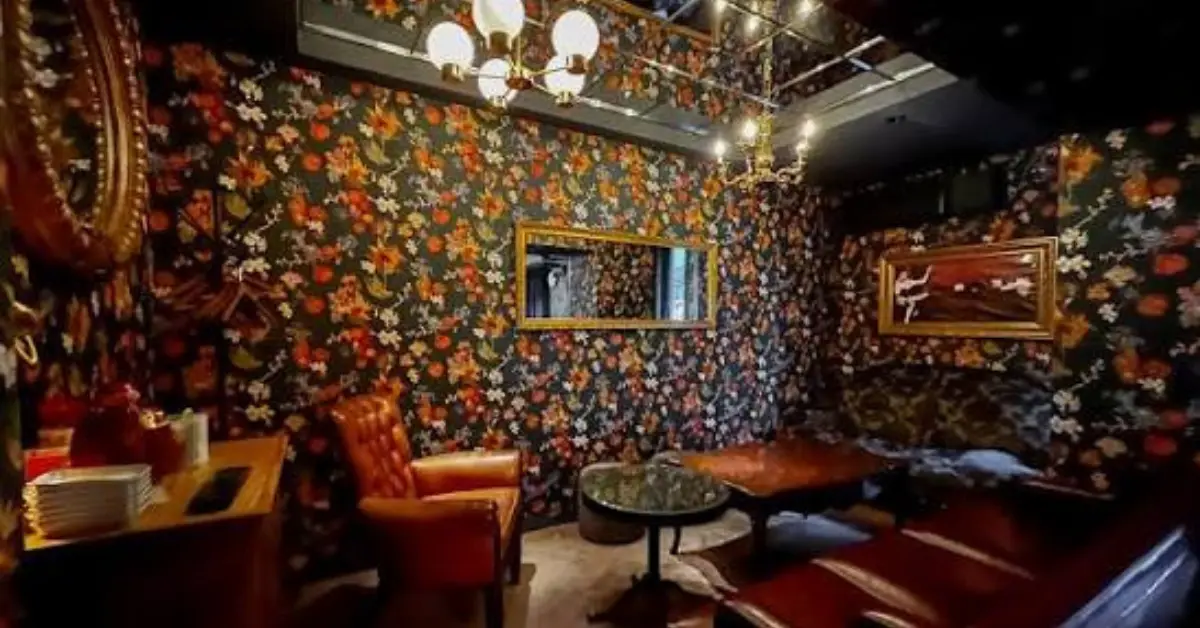 上野 ビーフォー(BUNNY lounge B4)のメインフロアを撮影した店内内装