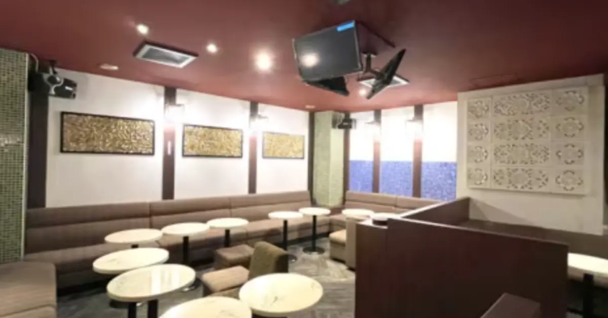 上野ピン（CLUB PING）のメインフロアを撮影した店内内装