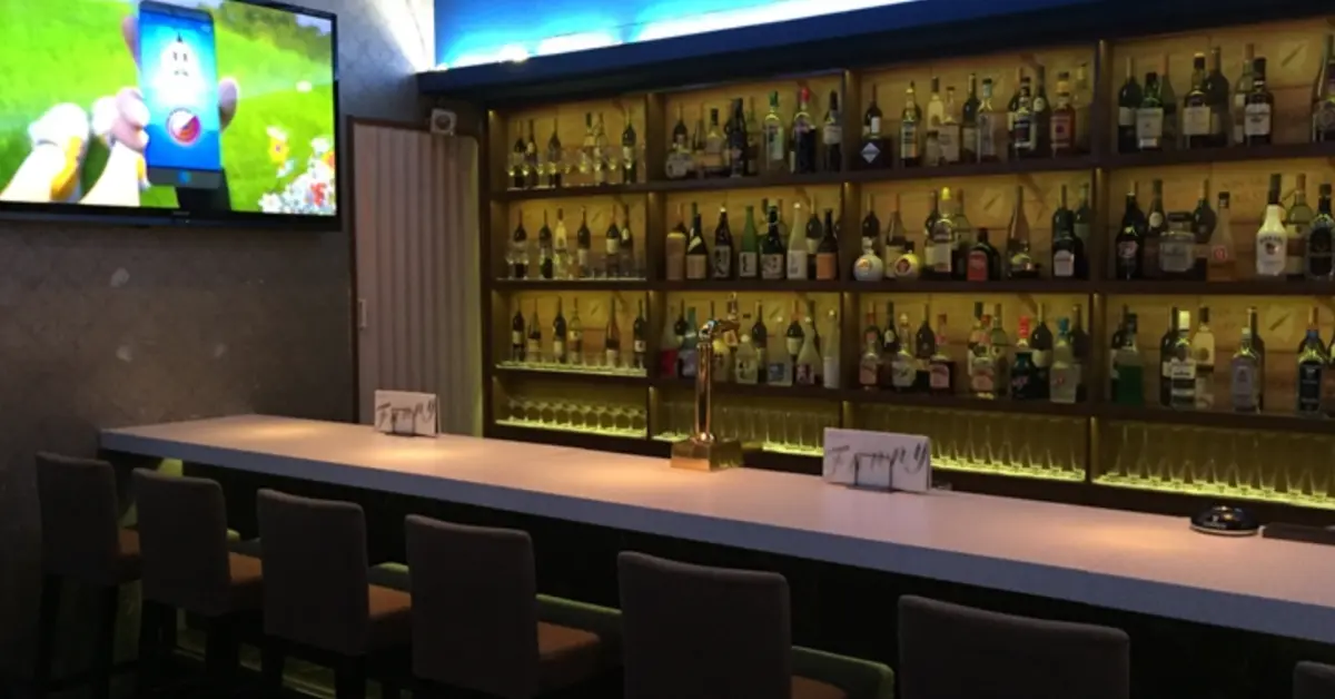 上野リゼル（Girl's Bar Rezel）のメインフロアを撮影した店内内装