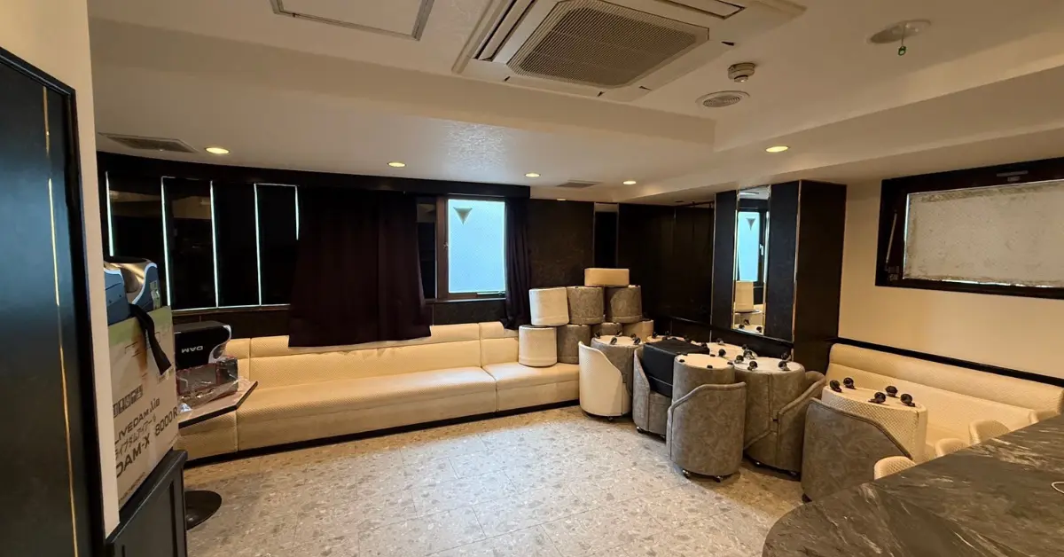 上野 ユズリサ (YuzuRisa)のメインフロアを撮影した店内内装