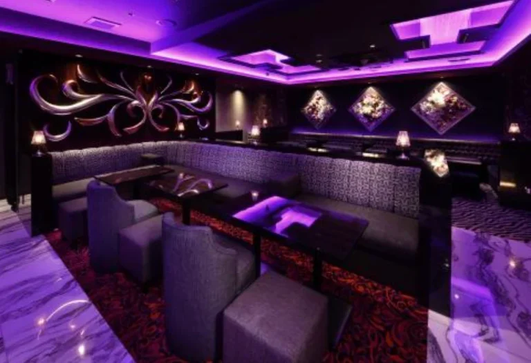 沖縄リージェントクラブ（REGENT CLUB）のメインフロアを撮影した店内内装